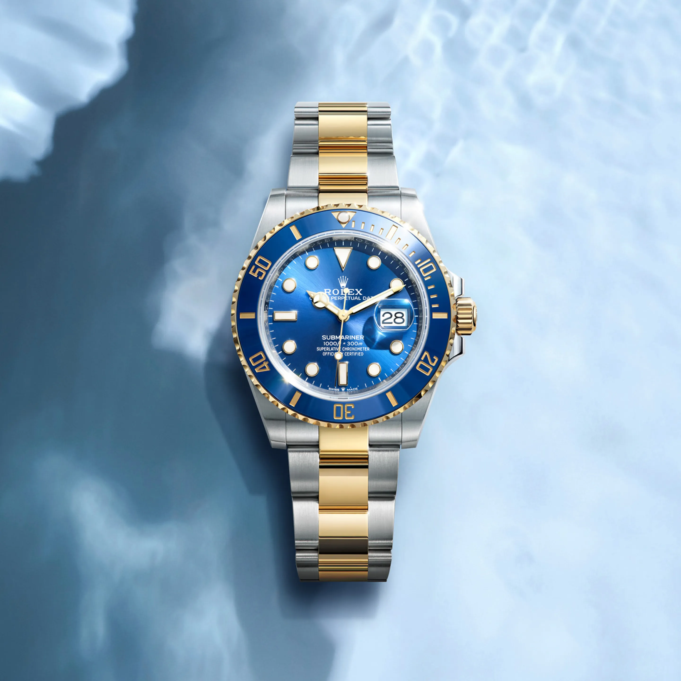 rolex Submariner    - La lunetta girevole è una caratteristica fondamentale del Submariner. Graduata con i 60 minuti, è in grado di fornire al sub un’indicazione accurata e sicura dei tempi d’immersione e delle pause di decompressione. Realizzato da Rolex in una ceramica particolarmente dura e resistente alla corrosione, il disco della lunetta Cerachrom è praticamente antiscalfitture. Una capsula luminescente sullo zero ne garantisce la leggibilità anche negli ambienti con scarsa luminosità. Il contorno dentellato della lunetta è studiato per offrire un’ottima presa sott’acqua, persino con i guanti.