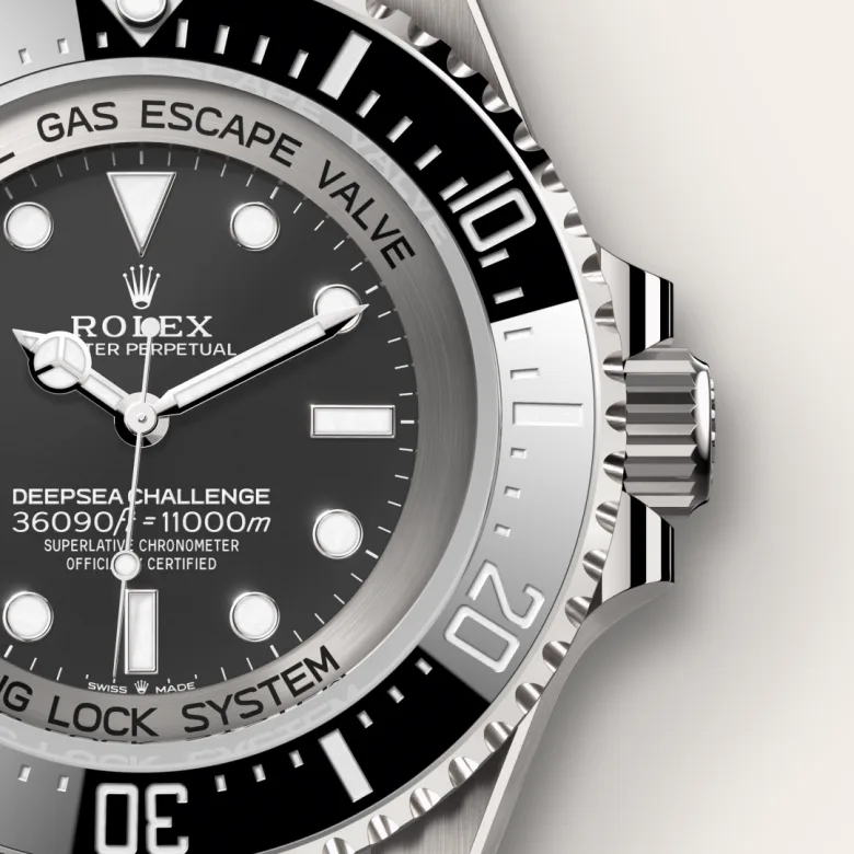 rolex M126067-0002   - La lunetta in ceramica e l’indicazione luminescente